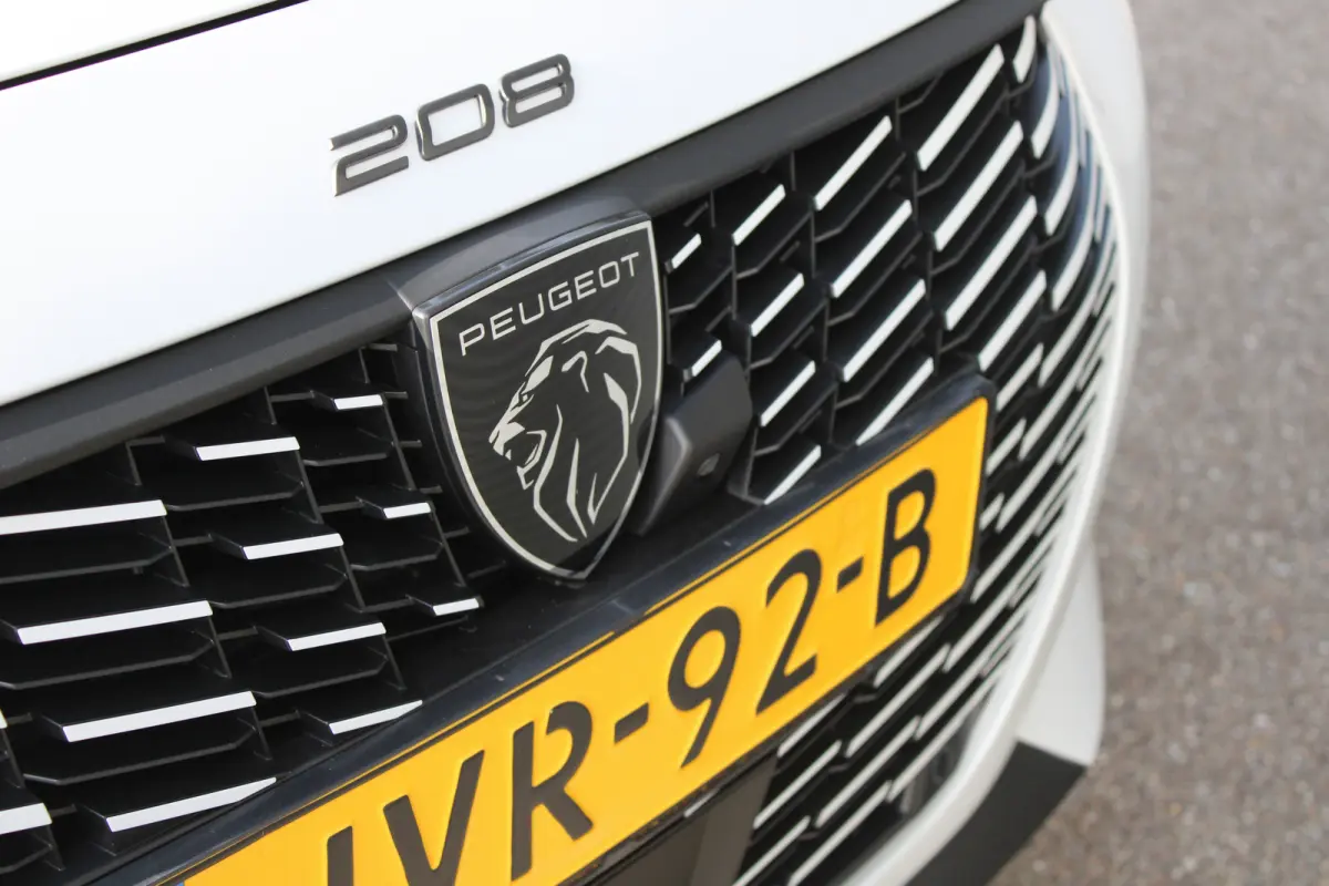 1.2 Hybrid 110 e-DCS6 Allure | Automaat | Navigatie | Camera voor + achter | Apple carplay | NL auto | 17.500km |