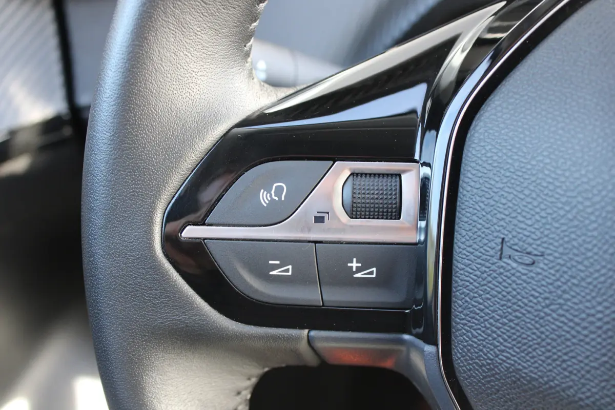 1.2 Hybrid 110 e-DCS6 Allure | Automaat | Navigatie | Camera voor + achter | Apple carplay | NL auto | 17.500km |