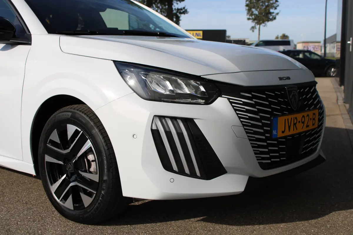 1.2 Hybrid 110 e-DCS6 Allure | Automaat | Navigatie | Camera voor + achter | Apple carplay | NL auto | 17.500km |