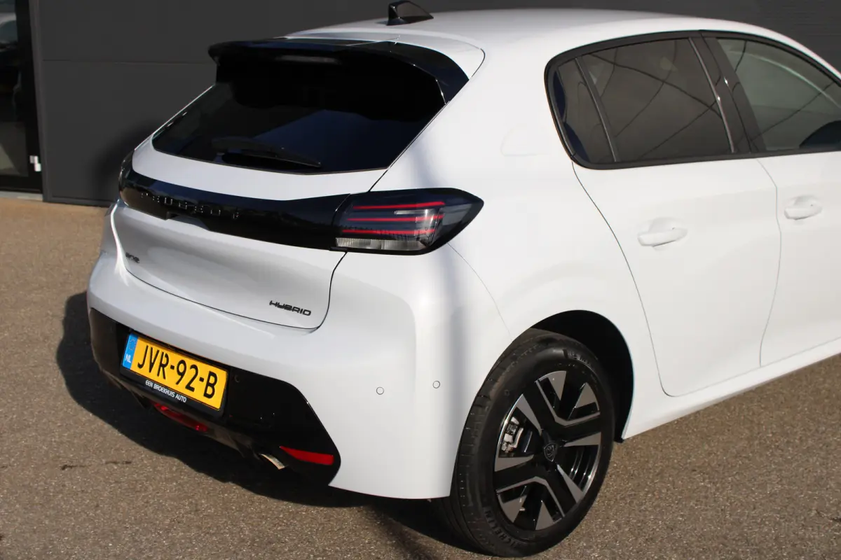 1.2 Hybrid 110 e-DCS6 Allure | Automaat | Navigatie | Camera voor + achter | Apple carplay | NL auto | 17.500km |