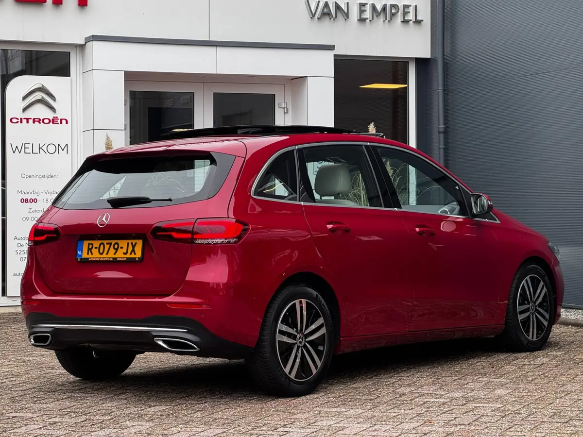 180 Luxury Line NL-Auto | Pano | 1e Eigenaar | Leder | Camera | PDC Rondom | Stoelverwarming