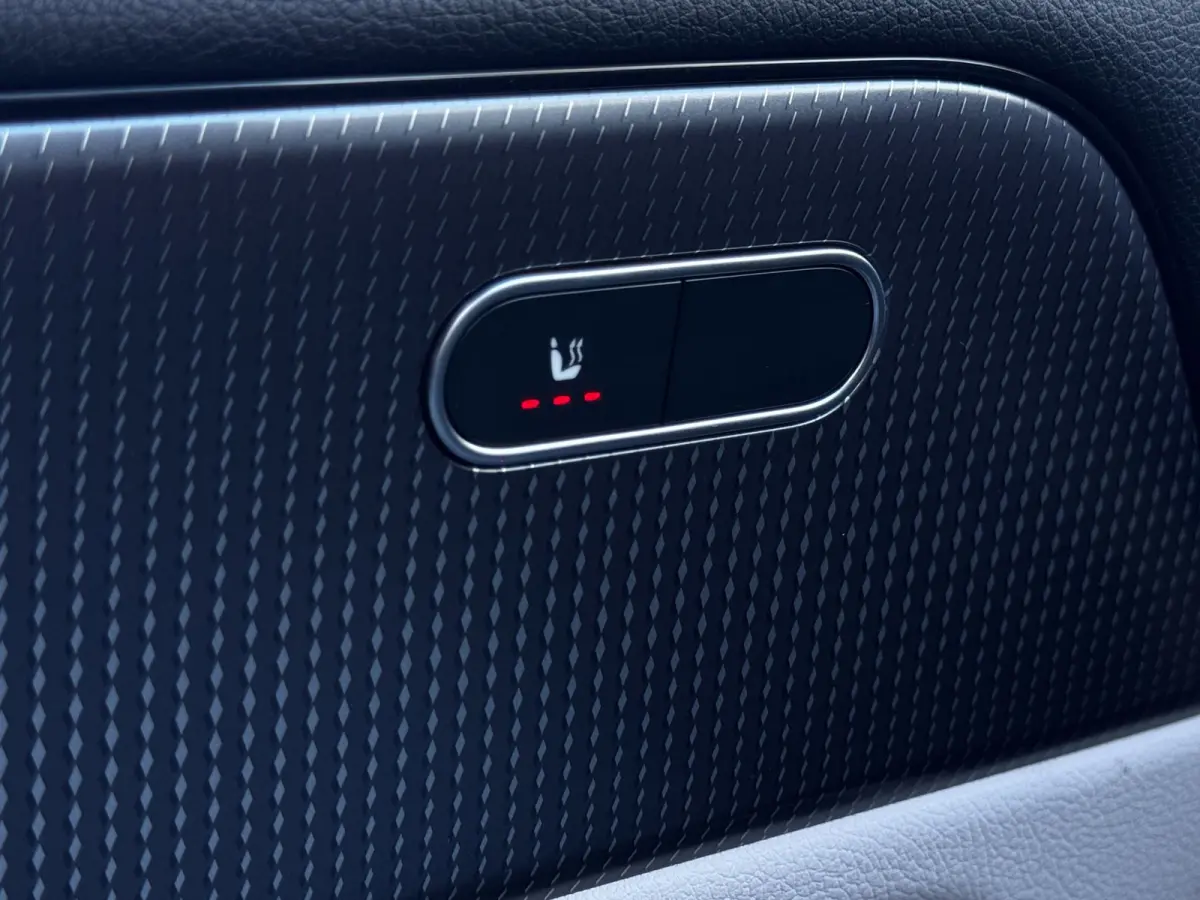 180 Luxury Line NL-Auto | Pano | 1e Eigenaar | Leder | Camera | PDC Rondom | Stoelverwarming