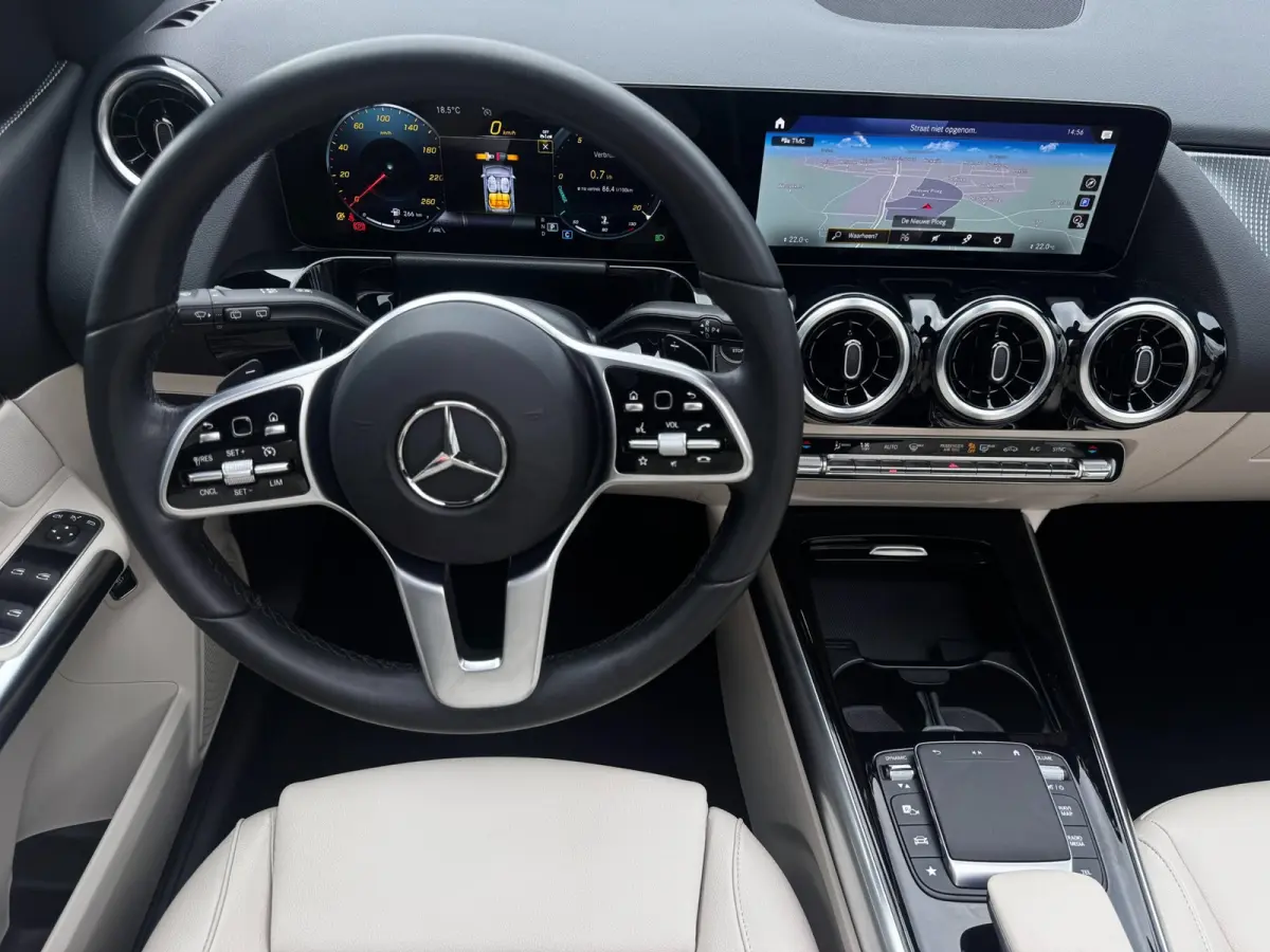 180 Luxury Line NL-Auto | Pano | 1e Eigenaar | Leder | Camera | PDC Rondom | Stoelverwarming