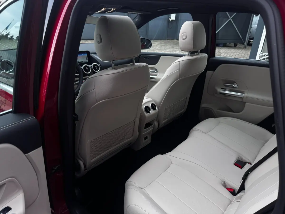 180 Luxury Line NL-Auto | Pano | 1e Eigenaar | Leder | Camera | PDC Rondom | Stoelverwarming
