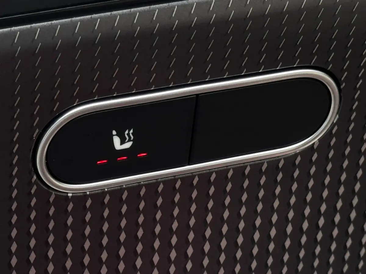 180 Luxury Line NL-Auto | Pano | 1e Eigenaar | Leder | Camera | PDC Rondom | Stoelverwarming