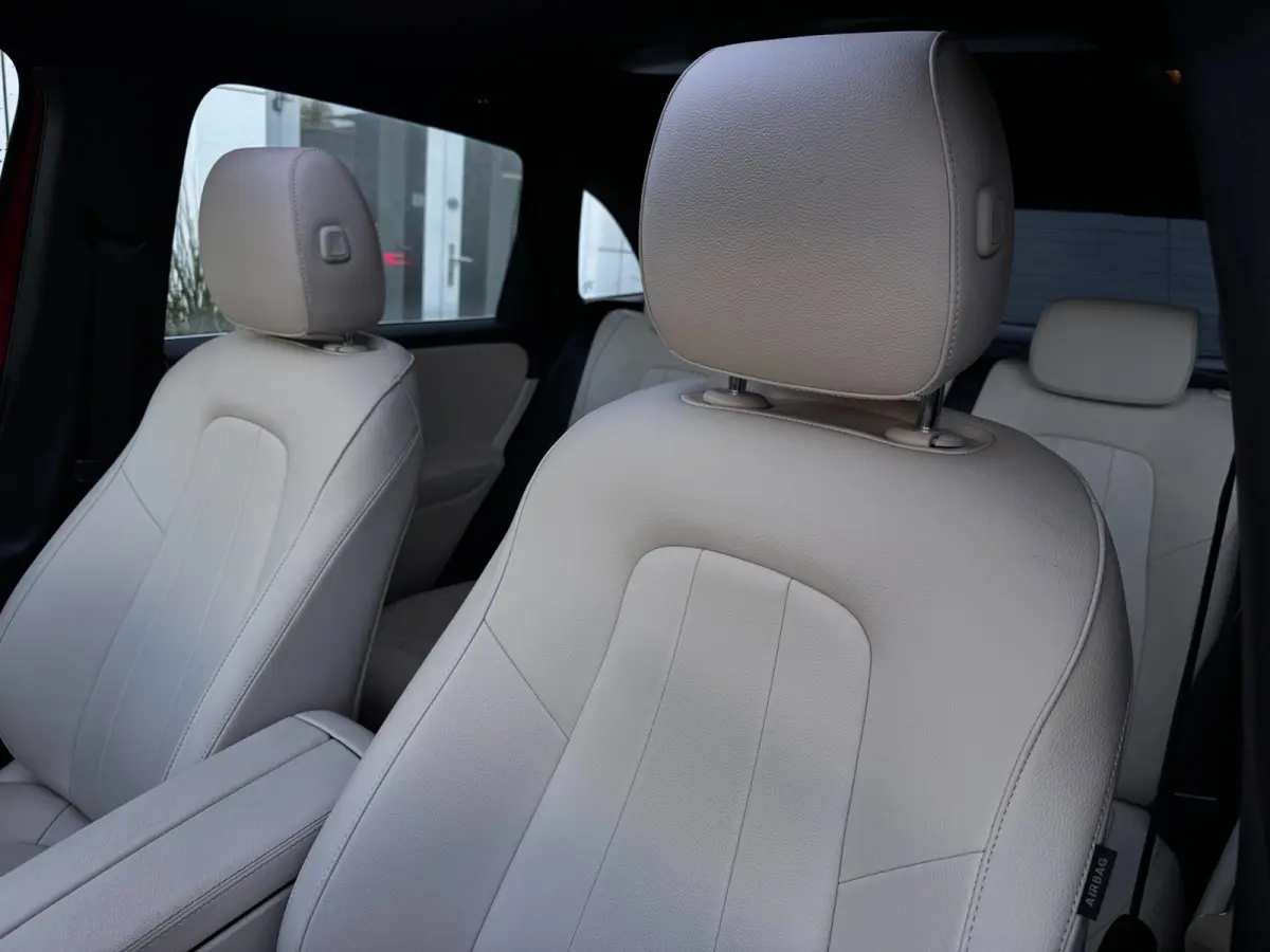 180 Luxury Line NL-Auto | Pano | 1e Eigenaar | Leder | Camera | PDC Rondom | Stoelverwarming