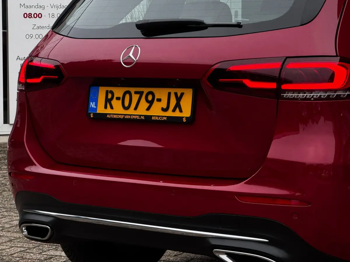180 Luxury Line NL-Auto | Pano | 1e Eigenaar | Leder | Camera | PDC Rondom | Stoelverwarming