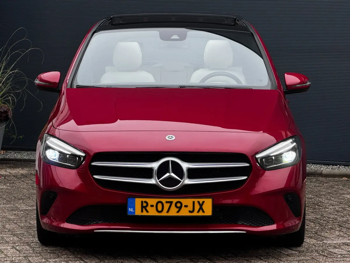 180 Luxury Line NL-Auto | Pano | 1e Eigenaar | Leder | Camera | PDC Rondom | Stoelverwarming
