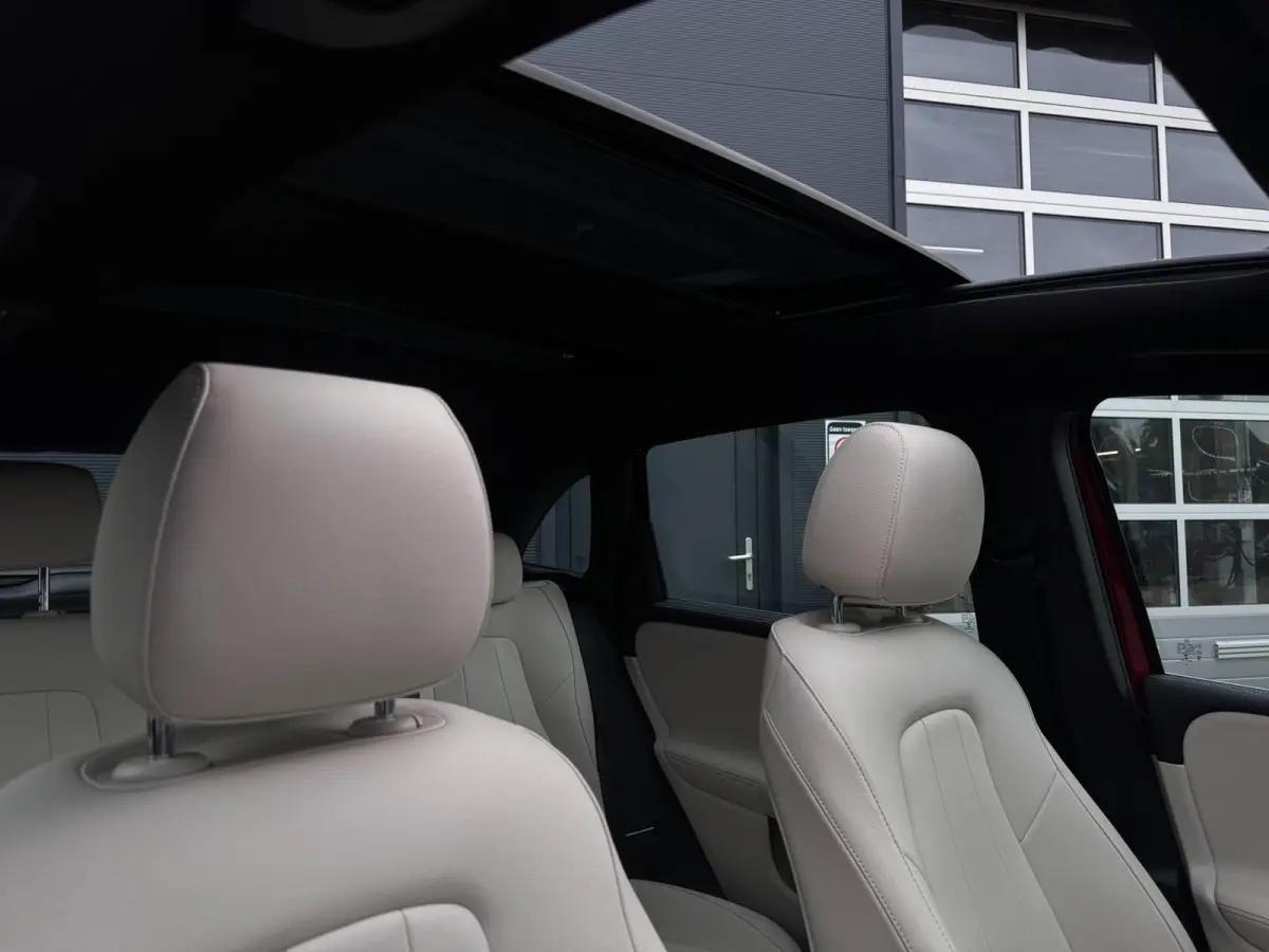 180 Luxury Line NL-Auto | Pano | 1e Eigenaar | Leder | Camera | PDC Rondom | Stoelverwarming