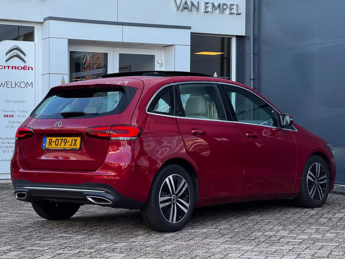 180 Luxury Line NL-Auto | Pano | 1e Eigenaar | Leder | Camera | PDC Rondom | Stoelverwarming