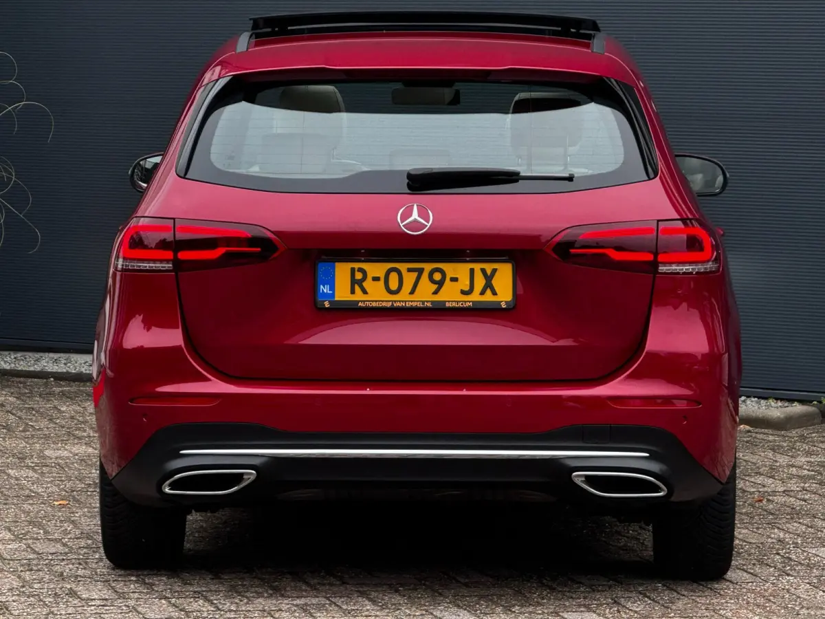 180 Luxury Line NL-Auto | Pano | 1e Eigenaar | Leder | Camera | PDC Rondom | Stoelverwarming