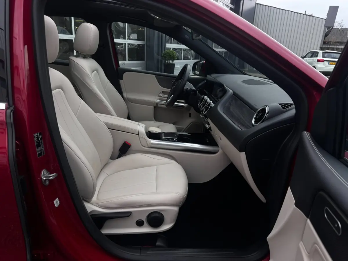 180 Luxury Line NL-Auto | Pano | 1e Eigenaar | Leder | Camera | PDC Rondom | Stoelverwarming