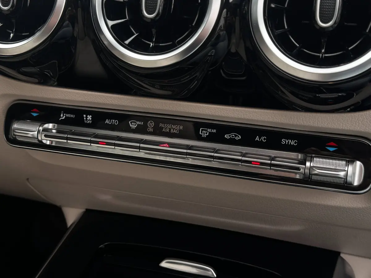 180 Luxury Line NL-Auto | Pano | 1e Eigenaar | Leder | Camera | PDC Rondom | Stoelverwarming