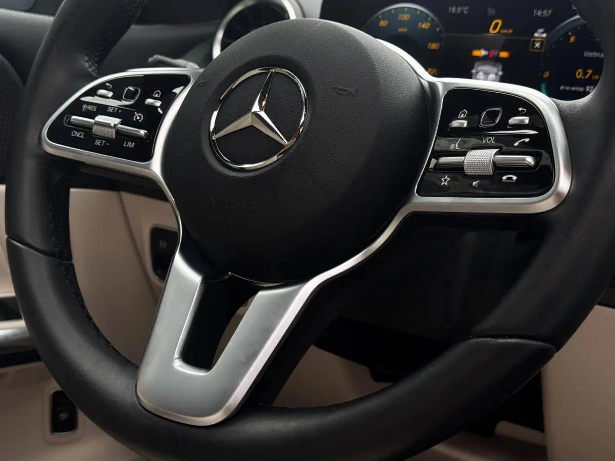 180 Luxury Line NL-Auto | Pano | 1e Eigenaar | Leder | Camera | PDC Rondom | Stoelverwarming