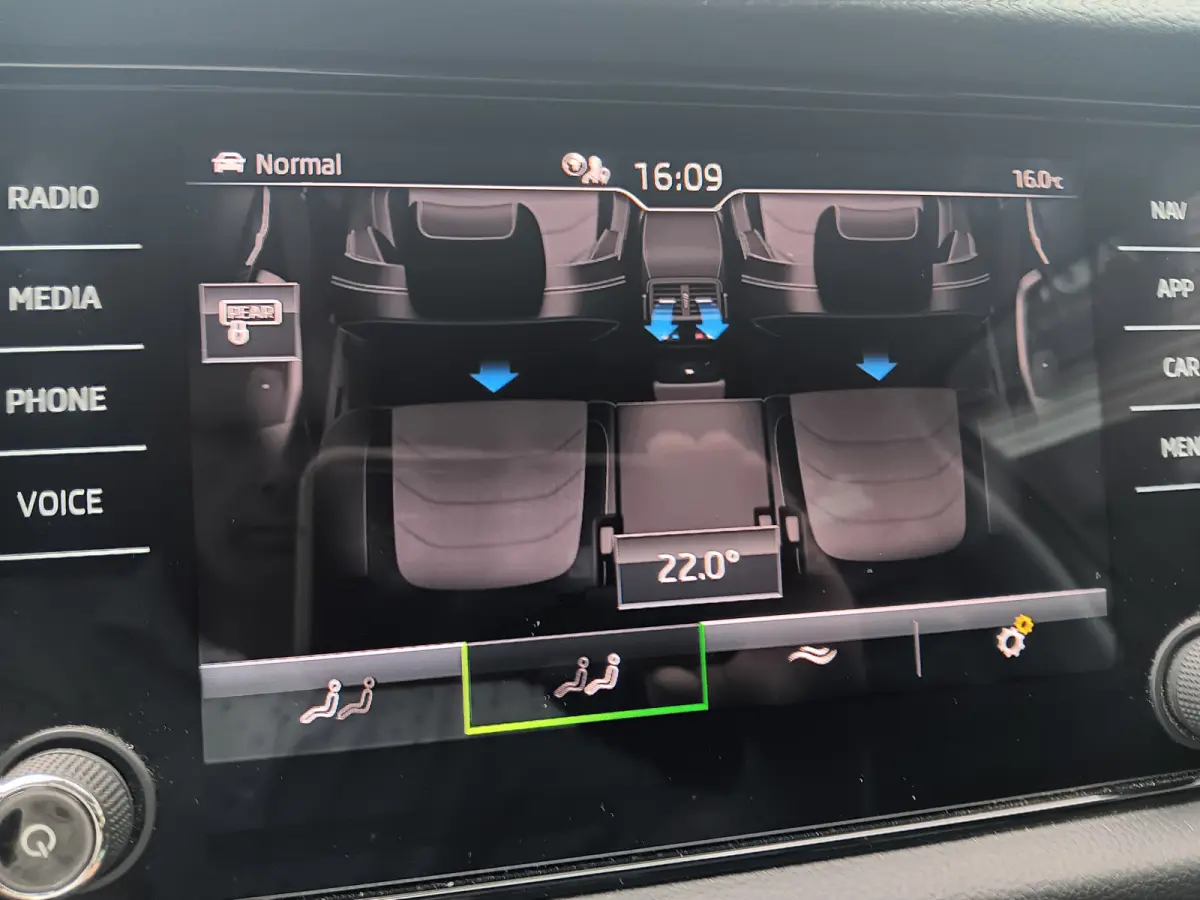 1.5 TSI Business Edition Plus 7p.TREKH,MEMORY,ELEKTR KLEP,VIRTUAL DASH,ADAPTIVE CRUISE.