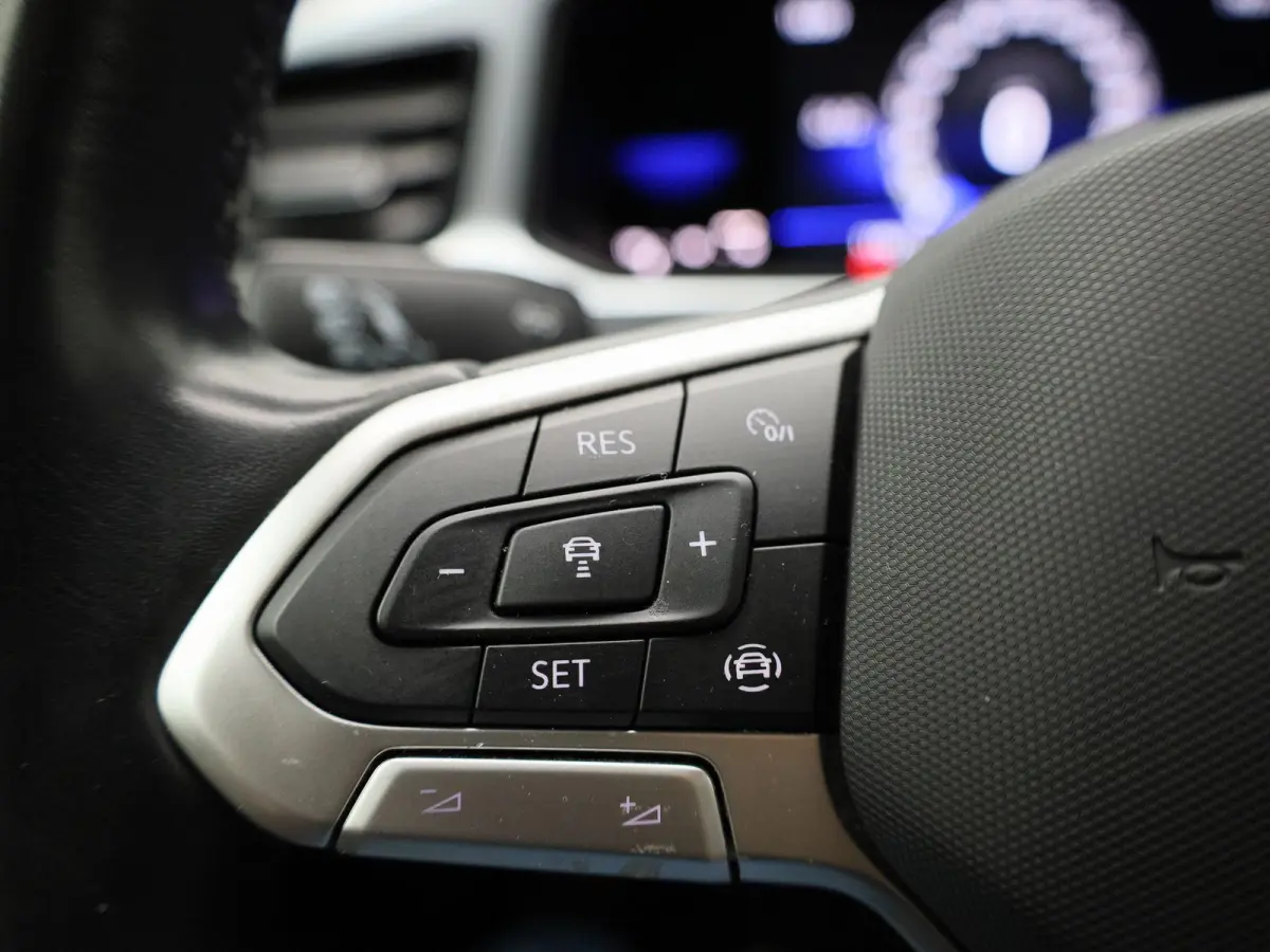 1.0 TSI Life | Trekhaak | Parkeer sensoren | Virtual cockpit | DAB | Cruise control | Bluetooth | Airco | Apple carplay / Android auto |