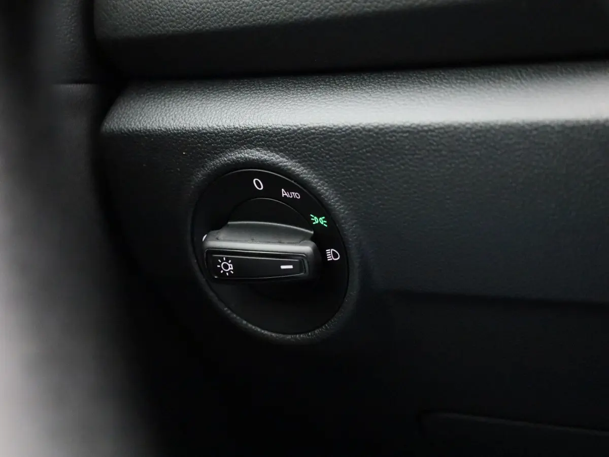 1.0 TSI Life | Trekhaak | Parkeer sensoren | Virtual cockpit | DAB | Cruise control | Bluetooth | Airco | Apple carplay / Android auto |