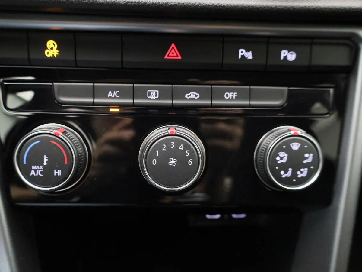 1.0 TSI Life | Trekhaak | Parkeer sensoren | Virtual cockpit | DAB | Cruise control | Bluetooth | Airco | Apple carplay / Android auto |