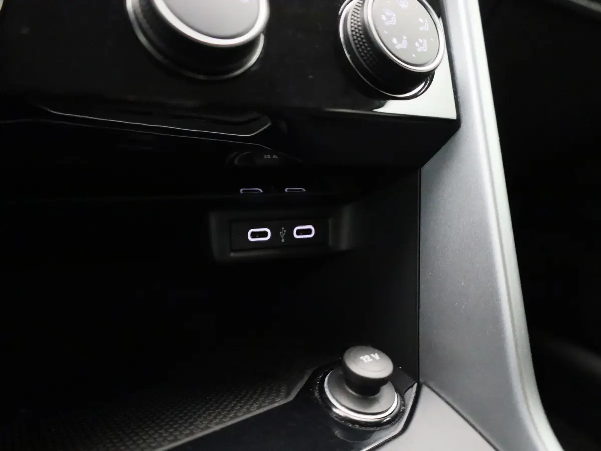 1.0 TSI Life | Trekhaak | Parkeer sensoren | Virtual cockpit | DAB | Cruise control | Bluetooth | Airco | Apple carplay / Android auto |
