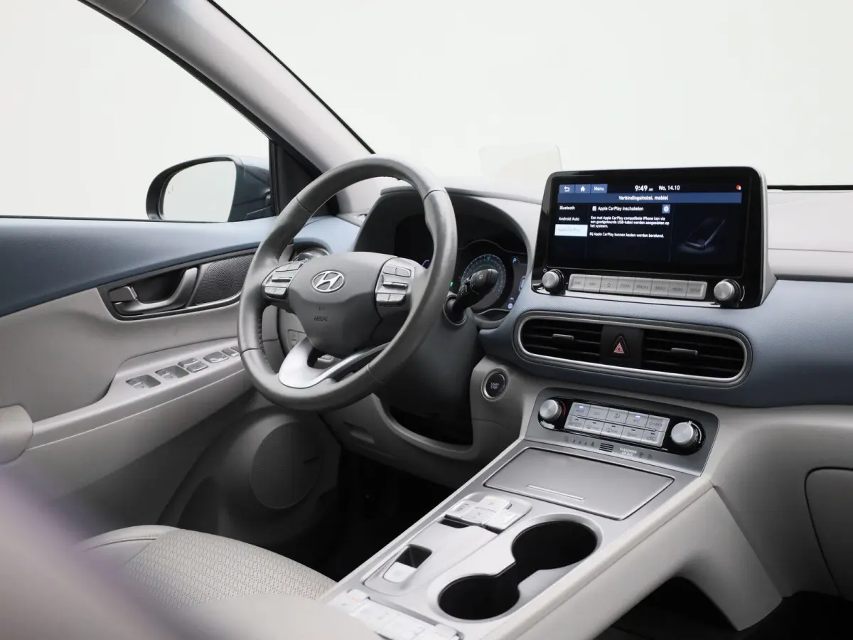 Sky 64kWh | Automaat | Navigatie | Heads-Up Display | KRELL Audio | Leder | Stoel/Stuur verwarming | Apple Carplay / Android Auto | Climate Control | Camera | Parkeersensoren | Cruise Contro