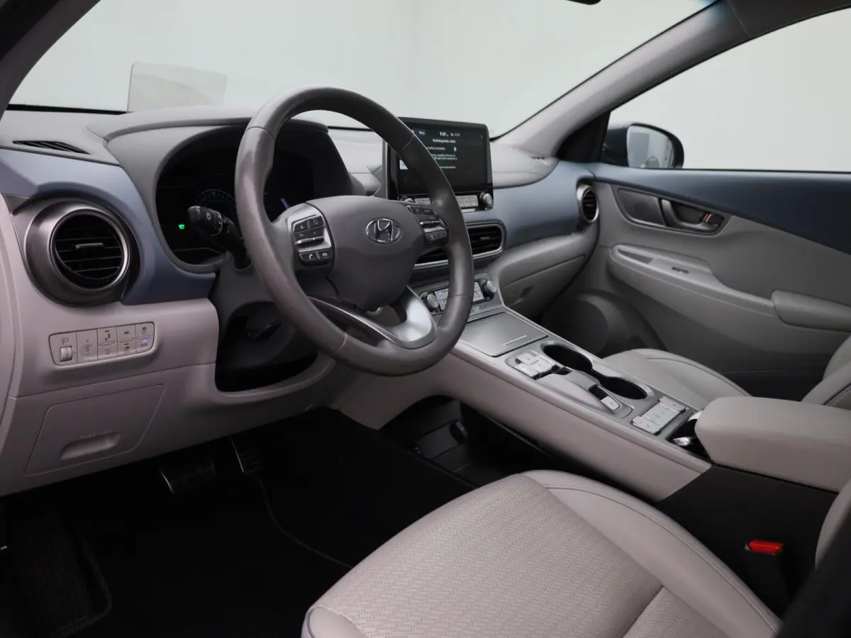 Sky 64kWh | Automaat | Navigatie | Heads-Up Display | KRELL Audio | Leder | Stoel/Stuur verwarming | Apple Carplay / Android Auto | Climate Control | Camera | Parkeersensoren | Cruise Contro