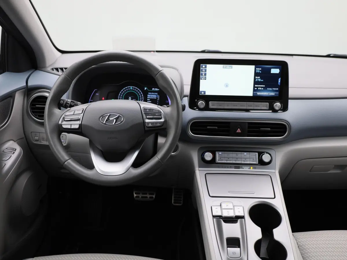 Sky 64kWh | Automaat | Navigatie | Heads-Up Display | KRELL Audio | Leder | Stoel/Stuur verwarming | Apple Carplay / Android Auto | Climate Control | Camera | Parkeersensoren | Cruise Contro