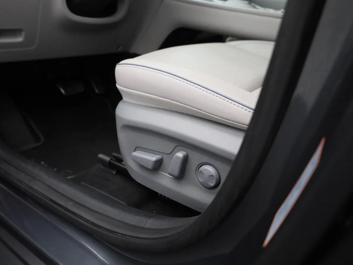 Sky 64kWh | Automaat | Navigatie | Heads-Up Display | KRELL Audio | Leder | Stoel/Stuur verwarming | Apple Carplay / Android Auto | Climate Control | Camera | Parkeersensoren | Cruise Contro