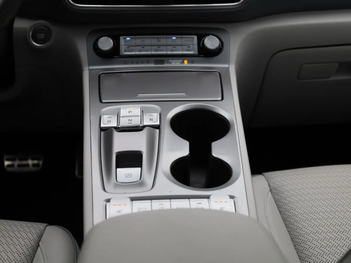 Sky 64kWh | Automaat | Navigatie | Heads-Up Display | KRELL Audio | Leder | Stoel/Stuur verwarming | Apple Carplay / Android Auto | Climate Control | Camera | Parkeersensoren | Cruise Contro
