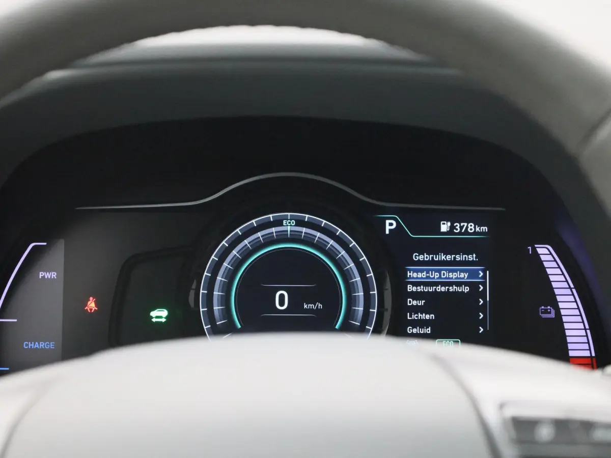 Sky 64kWh | Automaat | Navigatie | Heads-Up Display | KRELL Audio | Leder | Stoel/Stuur verwarming | Apple Carplay / Android Auto | Climate Control | Camera | Parkeersensoren | Cruise Contro