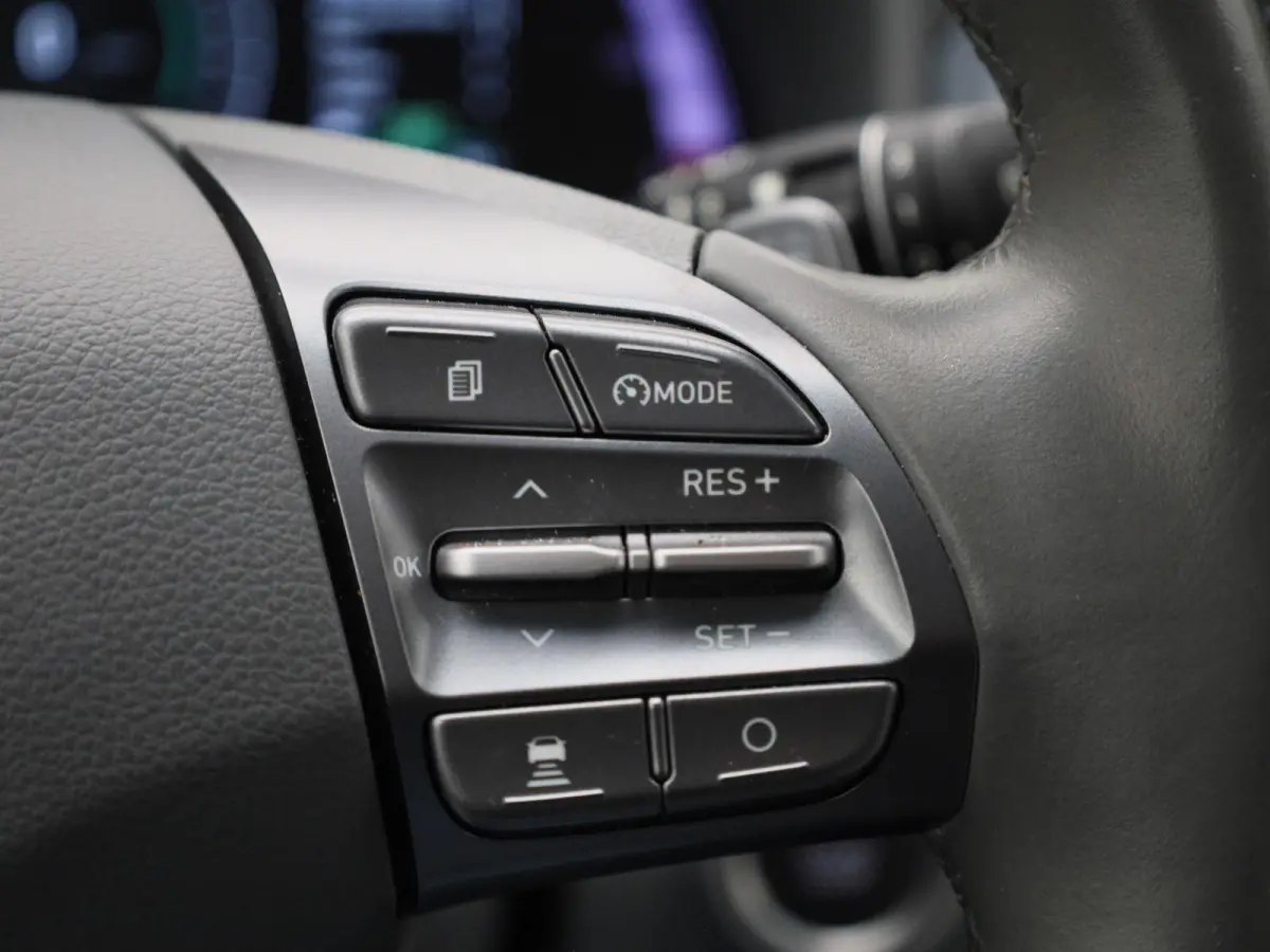 Sky 64kWh | Automaat | Navigatie | Heads-Up Display | KRELL Audio | Leder | Stoel/Stuur verwarming | Apple Carplay / Android Auto | Climate Control | Camera | Parkeersensoren | Cruise Contro
