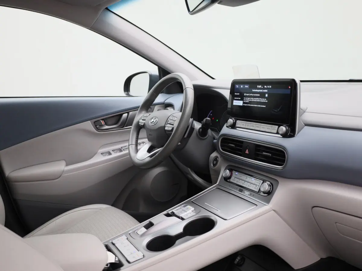 Sky 64kWh | Automaat | Navigatie | Heads-Up Display | KRELL Audio | Leder | Stoel/Stuur verwarming | Apple Carplay / Android Auto | Climate Control | Camera | Parkeersensoren | Cruise Contro
