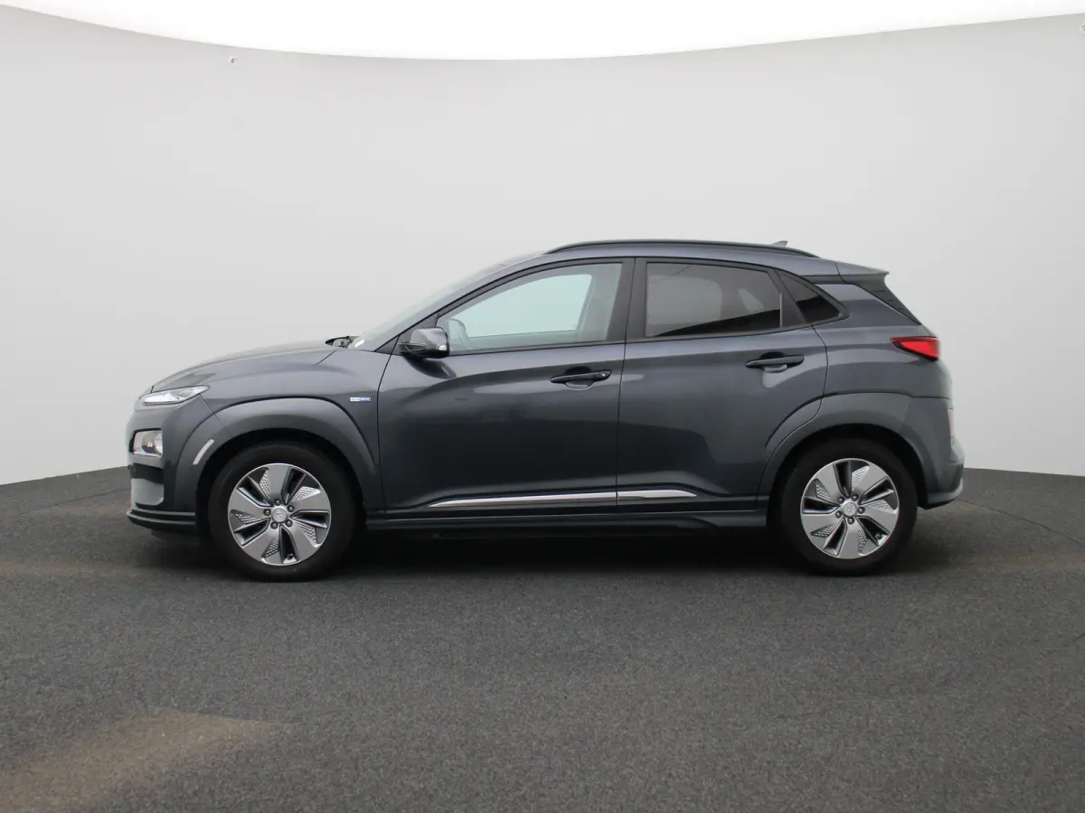 Sky 64kWh | Automaat | Navigatie | Heads-Up Display | KRELL Audio | Leder | Stoel/Stuur verwarming | Apple Carplay / Android Auto | Climate Control | Camera | Parkeersensoren | Cruise Contro