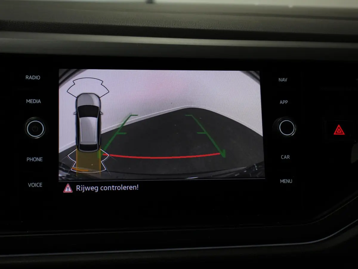 1.5 TSI 150pk R-Line + Automaat Navigatie Apple Carplay/Android Auto Camera Parkeer sensoren Adaptive Cruise Control Climate Control Lichtmetalen velgen 18" Verwarmde voorstoelen digitale co