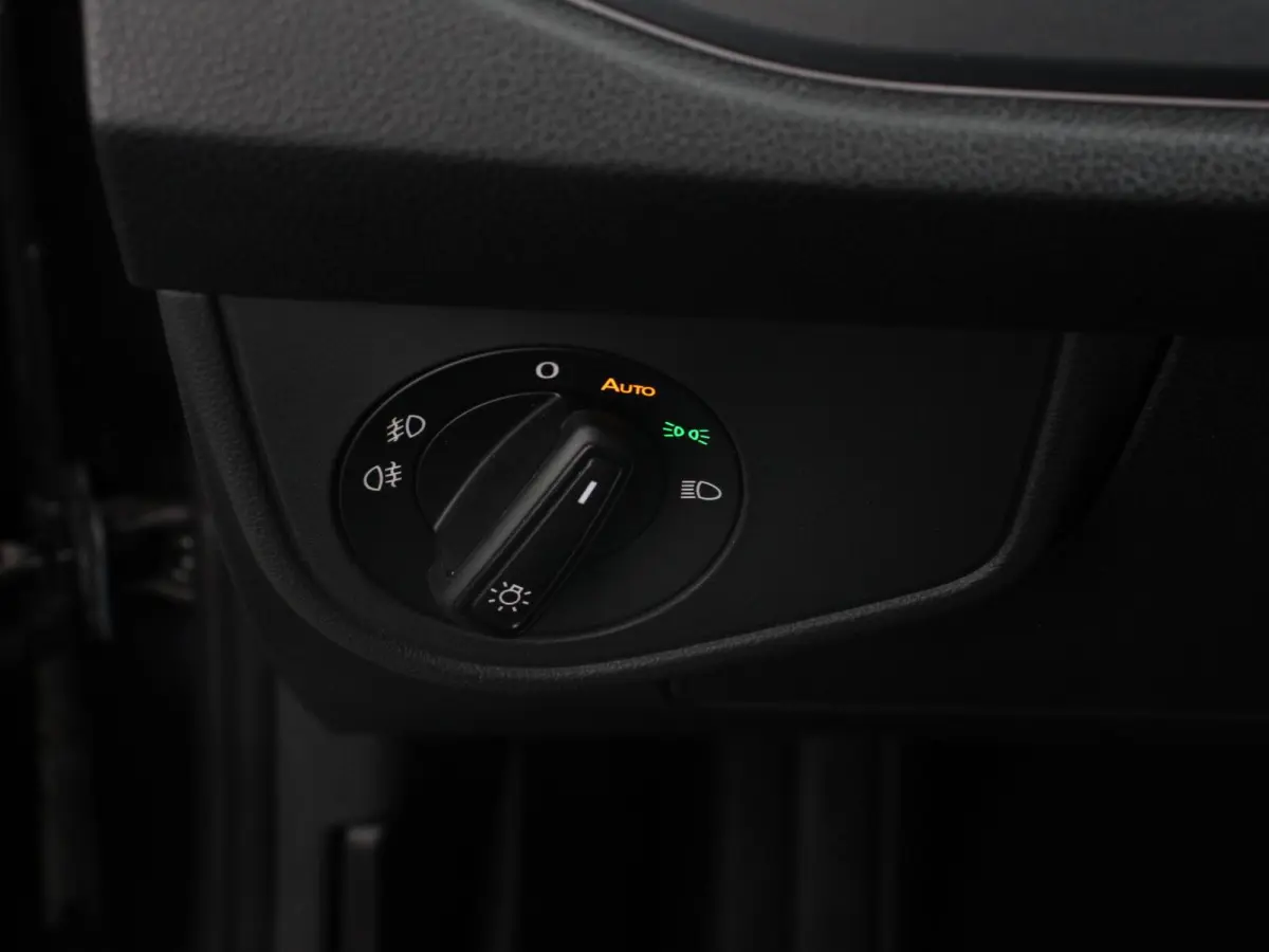 1.5 TSI 150pk R-Line + Automaat Navigatie Apple Carplay/Android Auto Camera Parkeer sensoren Adaptive Cruise Control Climate Control Lichtmetalen velgen 18" Verwarmde voorstoelen digitale co