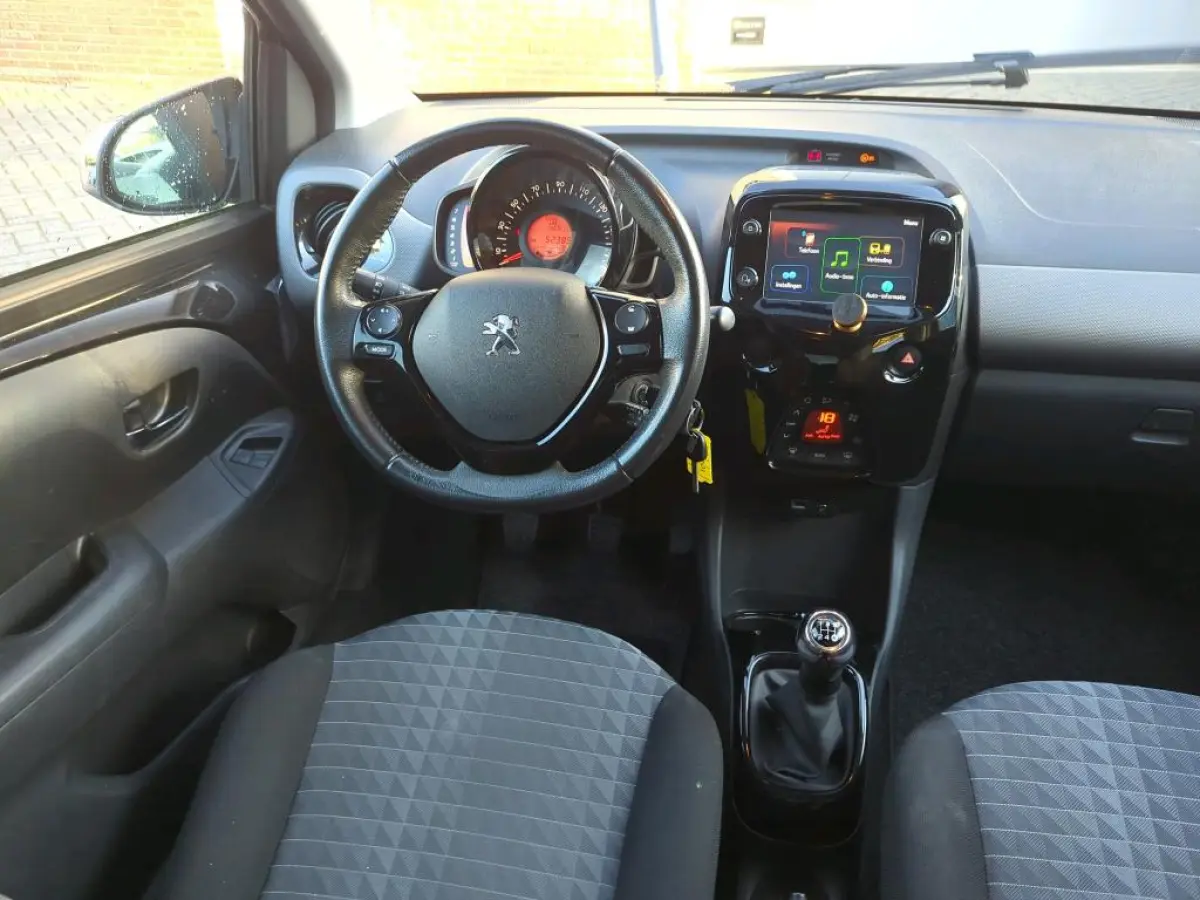 1.0 e-VTi Allure | Navi by app | Apple carplay | Camera | Climate control | Bluetooth | LED | Mistlampen |