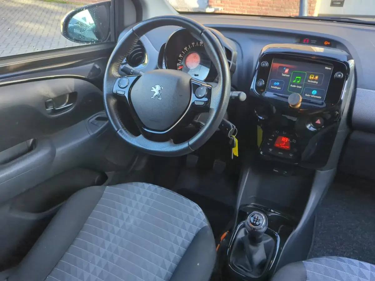 1.0 e-VTi Allure | Navi by app | Apple carplay | Camera | Climate control | Bluetooth | LED | Mistlampen |