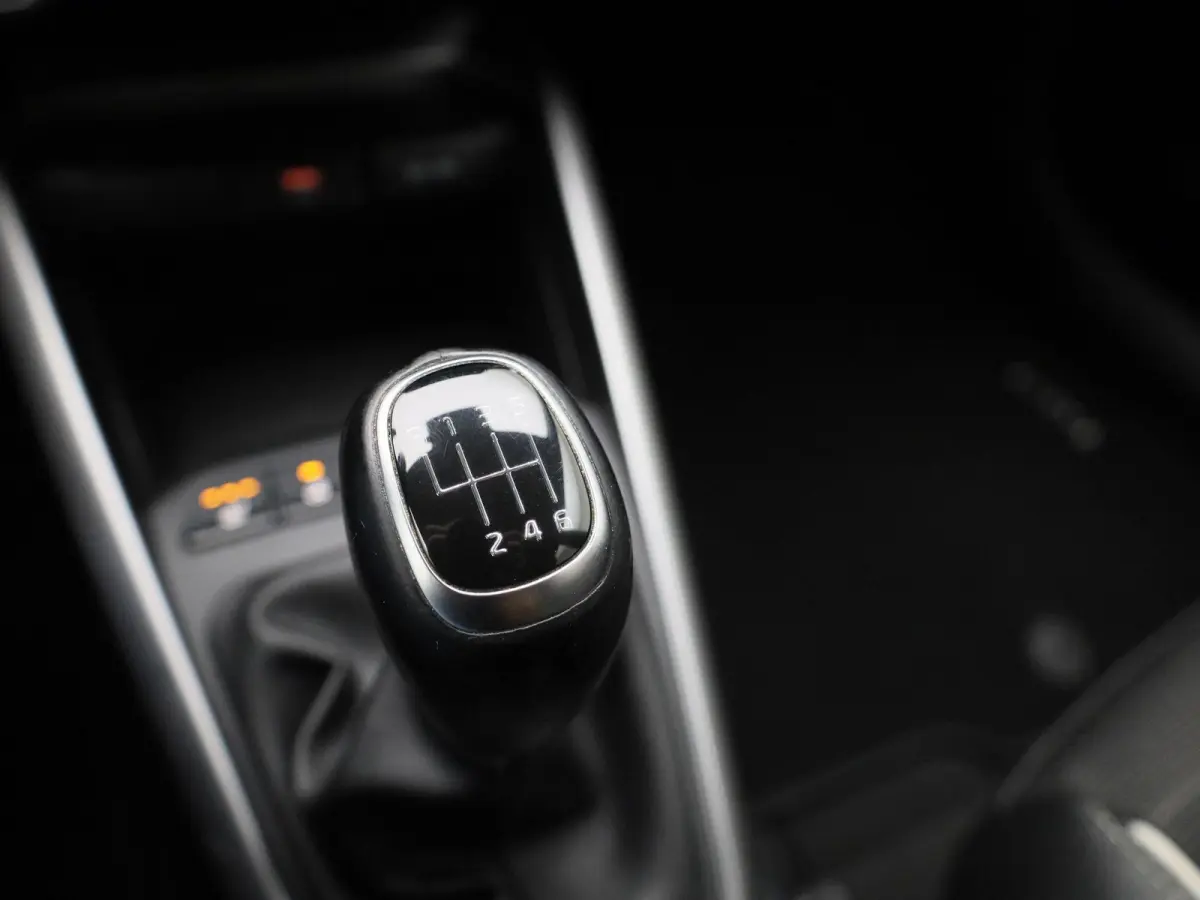 1.0 T-GDi MHEV GT-Line | Navigatie | Apple Carplay/ Android Auto | Half Leder | Trekhaak | Stoel/Stuur verwarming | Climate control | Parkeer sensoren | Camera | Cruise Control | LMV |