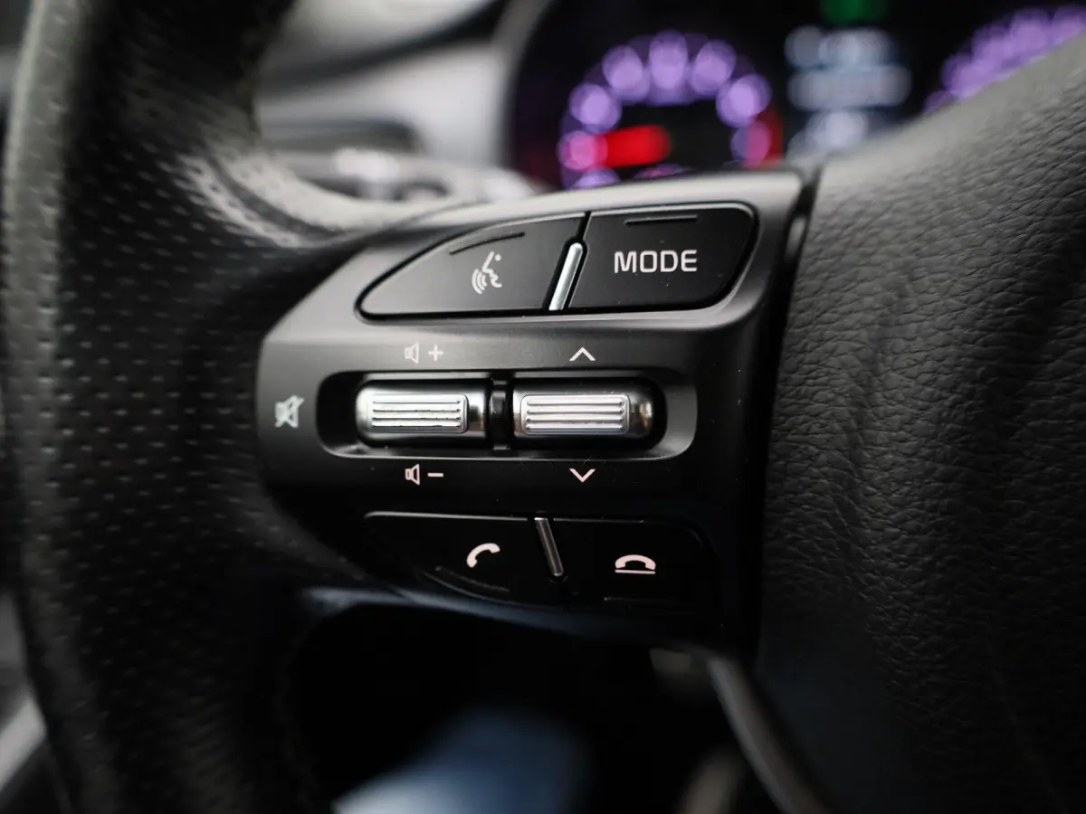 1.0 T-GDi MHEV GT-Line | Navigatie | Apple Carplay/ Android Auto | Half Leder | Trekhaak | Stoel/Stuur verwarming | Climate control | Parkeer sensoren | Camera | Cruise Control | LMV |