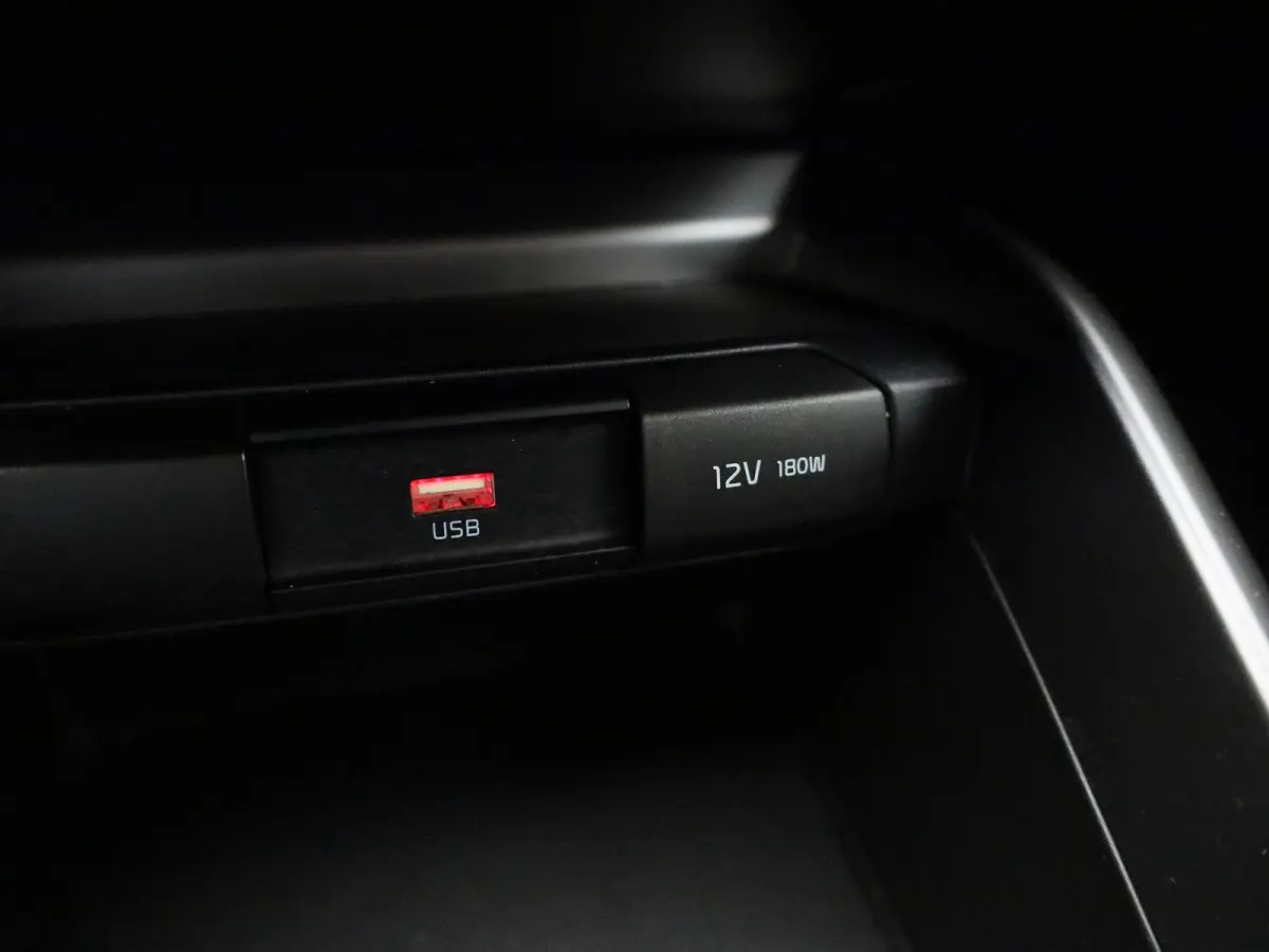 1.0 T-GDi MHEV GT-Line | Navigatie | Apple Carplay/ Android Auto | Half Leder | Trekhaak | Stoel/Stuur verwarming | Climate control | Parkeer sensoren | Camera | Cruise Control | LMV |