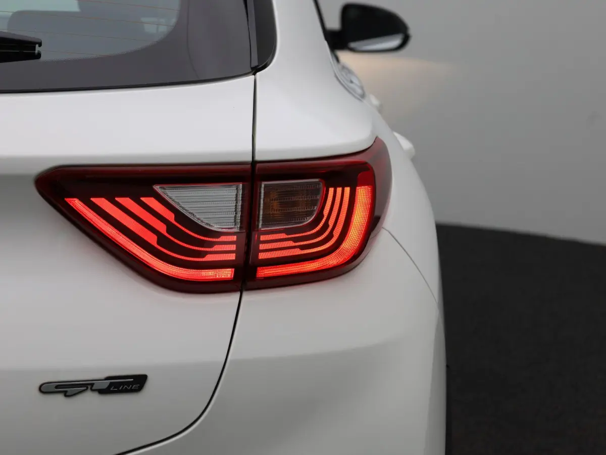 1.0 T-GDi MHEV GT-Line | Navigatie | Apple Carplay/ Android Auto | Half Leder | Trekhaak | Stoel/Stuur verwarming | Climate control | Parkeer sensoren | Camera | Cruise Control | LMV |