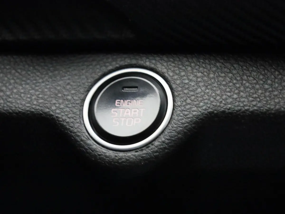 1.0 T-GDi MHEV GT-Line | Navigatie | Apple Carplay/ Android Auto | Half Leder | Trekhaak | Stoel/Stuur verwarming | Climate control | Parkeer sensoren | Camera | Cruise Control | LMV |