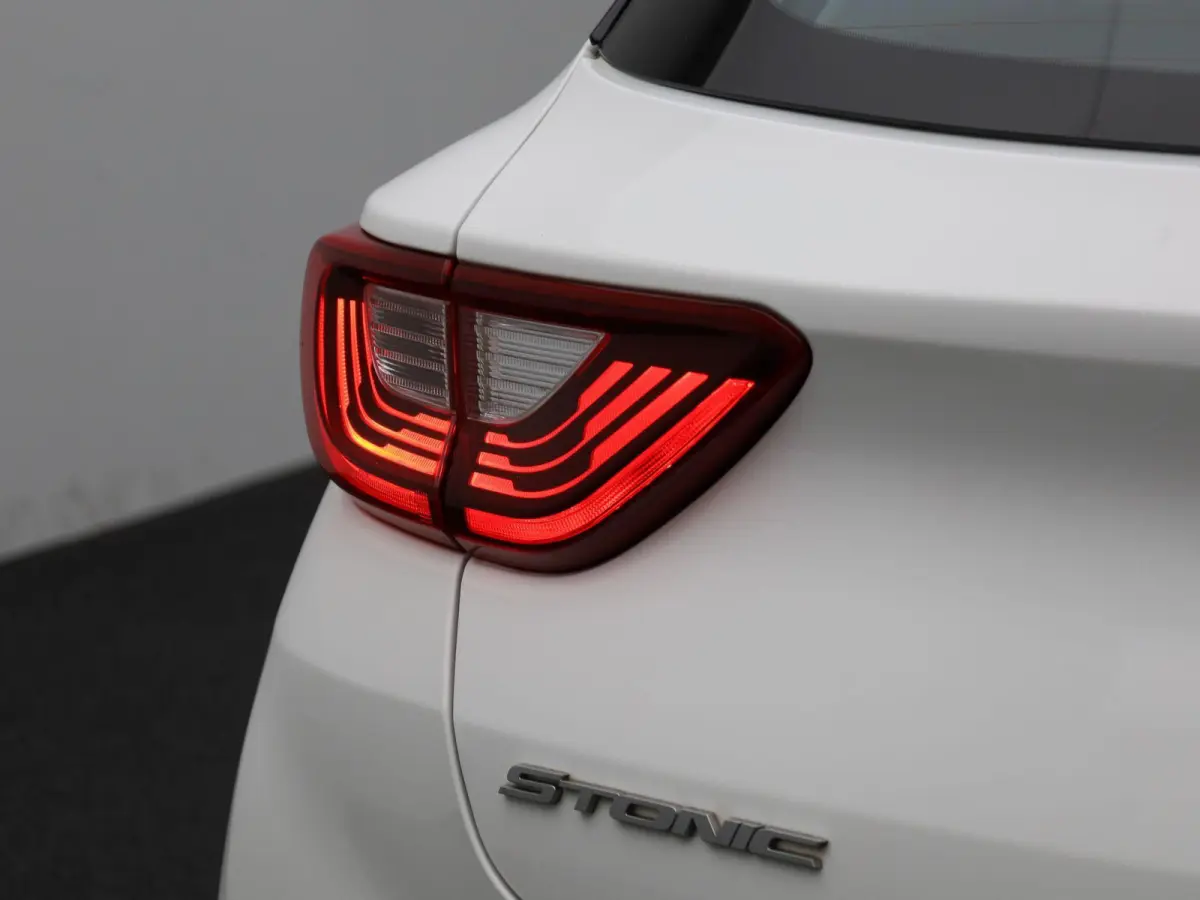 1.0 T-GDi MHEV GT-Line | Navigatie | Apple Carplay/ Android Auto | Half Leder | Trekhaak | Stoel/Stuur verwarming | Climate control | Parkeer sensoren | Camera | Cruise Control | LMV |