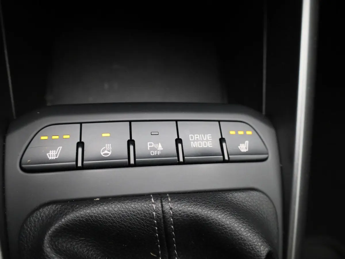 1.0 T-GDi MHEV GT-Line | Navigatie | Apple Carplay/ Android Auto | Half Leder | Trekhaak | Stoel/Stuur verwarming | Climate control | Parkeer sensoren | Camera | Cruise Control | LMV |