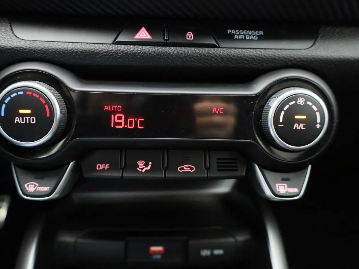 1.0 T-GDi MHEV GT-Line | Navigatie | Apple Carplay/ Android Auto | Half Leder | Trekhaak | Stoel/Stuur verwarming | Climate control | Parkeer sensoren | Camera | Cruise Control | LMV |