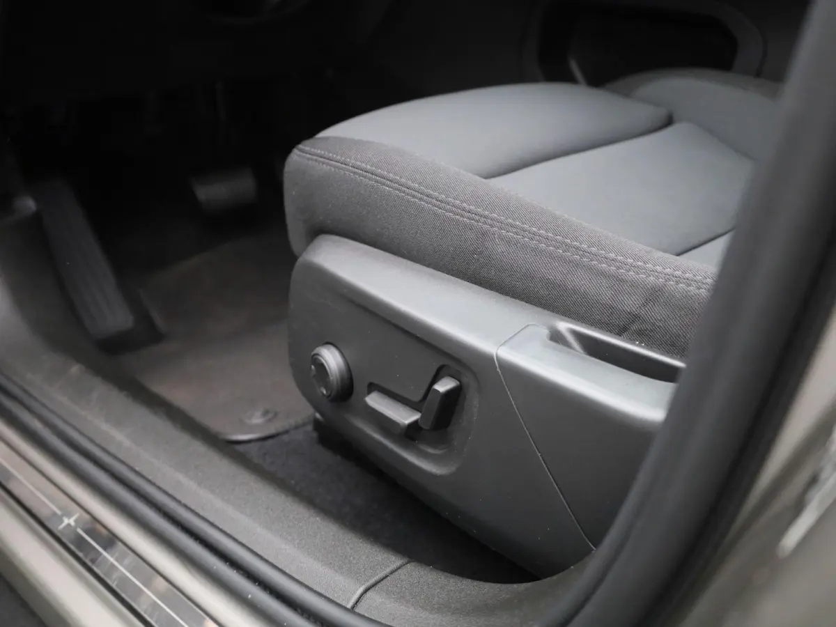 Long Range Single Motor | Automaat | Panorama dak | Virtual cockpit | Stoel/Stuur verwarming | Harman Kardon | Memory seat | Apple carplay/Android auto | Navigatie | Climate control | LMV | 
