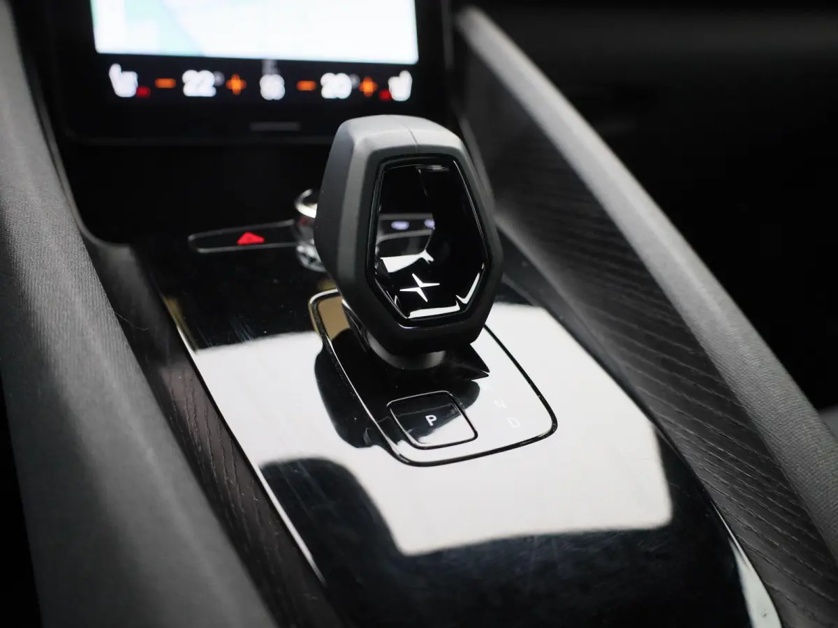 Long Range Single Motor | Automaat | Panorama dak | Virtual cockpit | Stoel/Stuur verwarming | Harman Kardon | Memory seat | Apple carplay/Android auto | Navigatie | Climate control | LMV | 