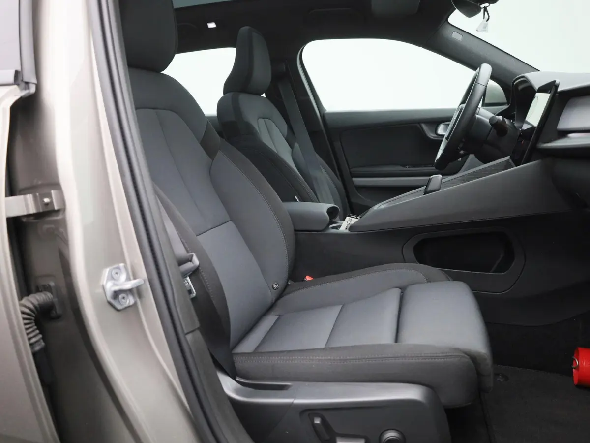 Long Range Single Motor | Automaat | Panorama dak | Virtual cockpit | Stoel/Stuur verwarming | Harman Kardon | Memory seat | Apple carplay/Android auto | Navigatie | Climate control | LMV | 