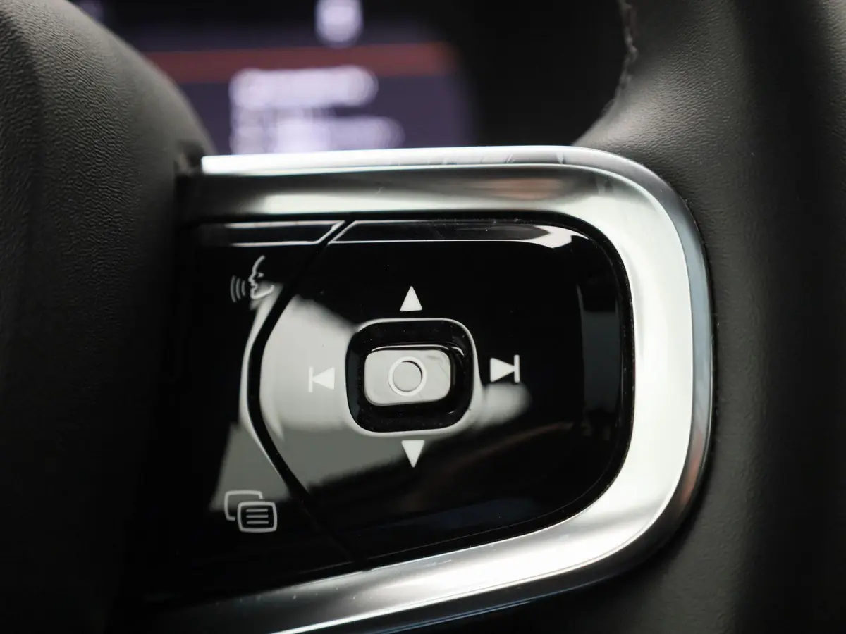 Long Range Single Motor | Automaat | Panorama dak | Virtual cockpit | Stoel/Stuur verwarming | Harman Kardon | Memory seat | Apple carplay/Android auto | Navigatie | Climate control | LMV | 