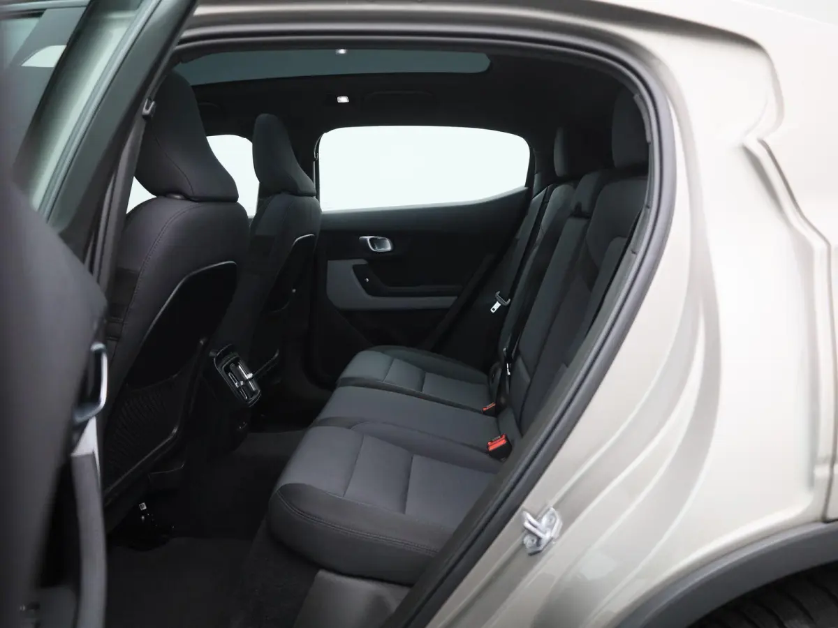 Long Range Single Motor | Automaat | Panorama dak | Virtual cockpit | Stoel/Stuur verwarming | Harman Kardon | Memory seat | Apple carplay/Android auto | Navigatie | Climate control | LMV | 