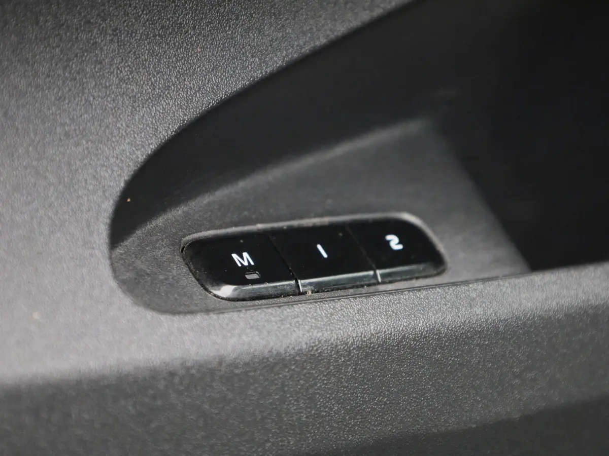Long Range Single Motor | Automaat | Panorama dak | Virtual cockpit | Stoel/Stuur verwarming | Harman Kardon | Memory seat | Apple carplay/Android auto | Navigatie | Climate control | LMV | 